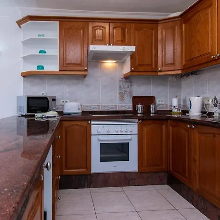 Victoria Court I 111 - One Bed With Sea And Pool Views *