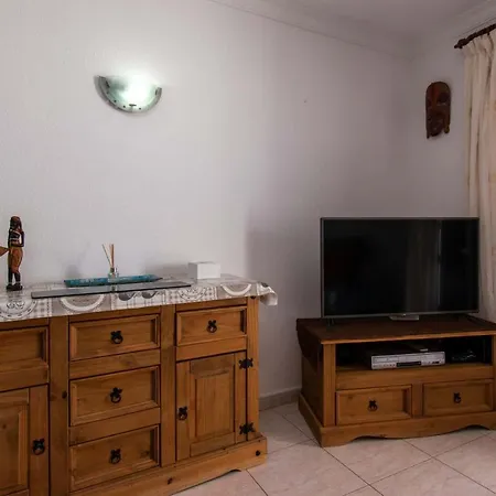 Victoria Court I 111 - One Bed With Sea And Pool Views *